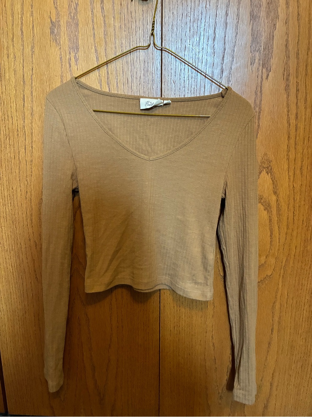 Harlow Ribbed V-Neck Long-Sleeve Crop Top - Tan